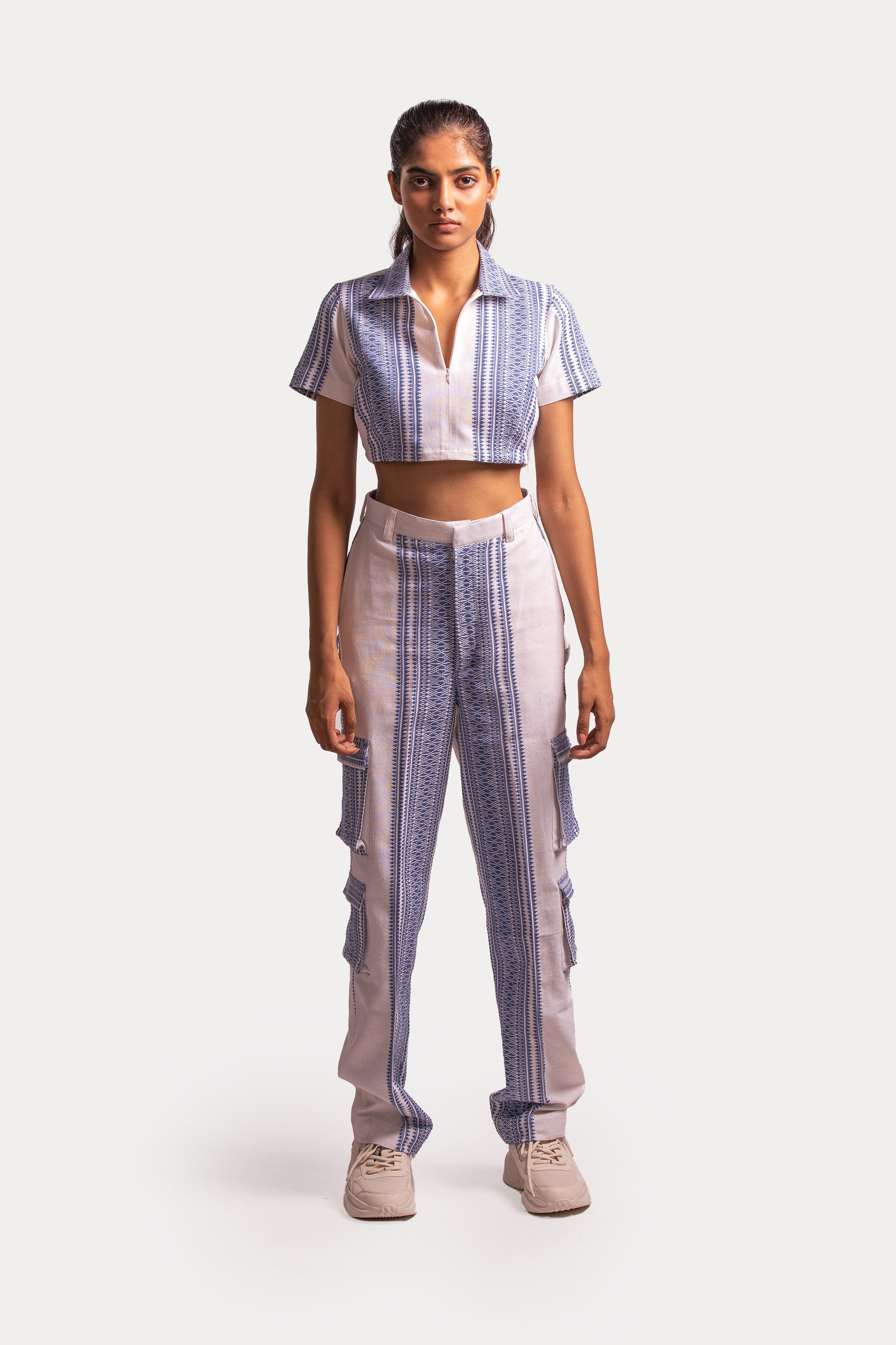 #Color_White Blue Pattern