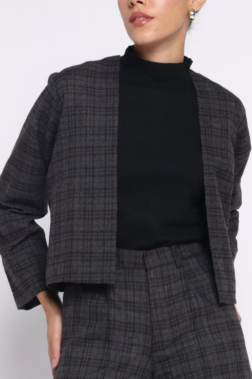 #Color_Black Checkered